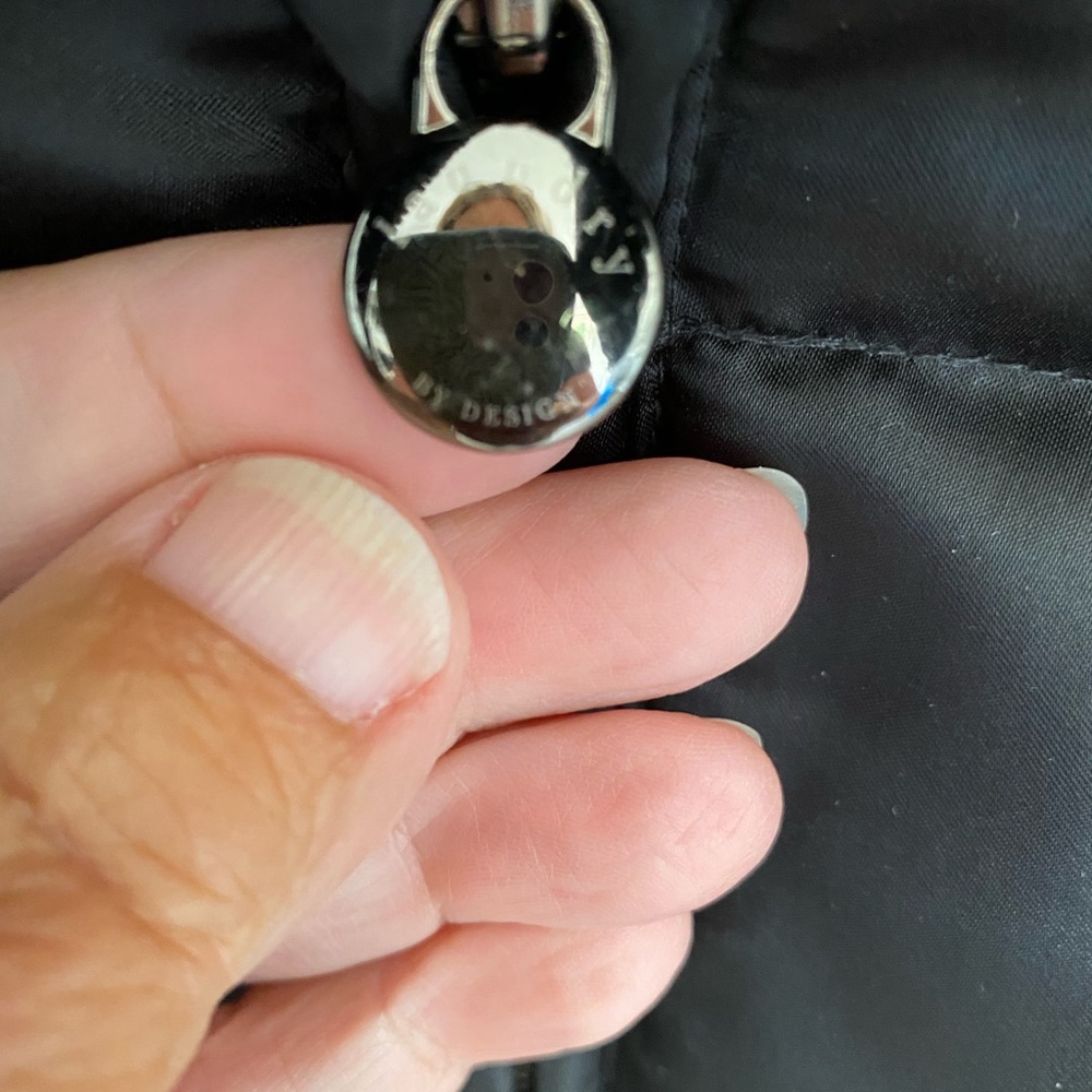 Laundry by Design Puffer Jacket. Size Large. Black. Has front pockets. - Picture 6 of 7